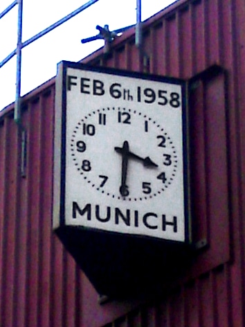 munich 1958 clock at old trafford