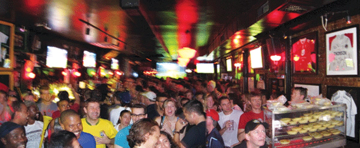 man utd fans in new york at nevada smiths bar